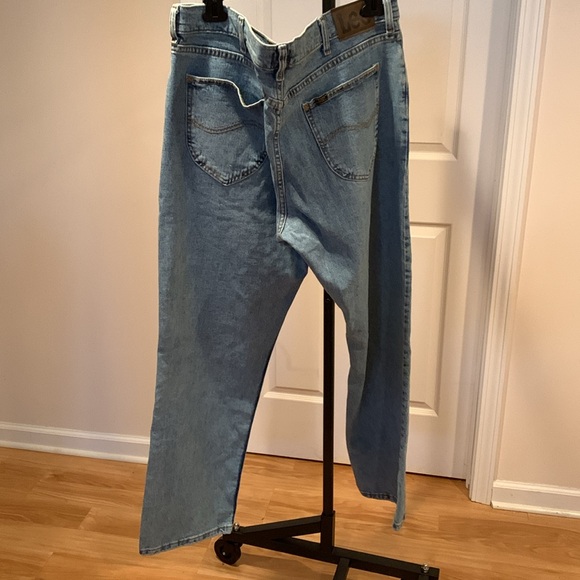 MEN’S 100% COTTON REGULAR FIT STRAIGHT LEG JEANS IN LIGHT STONE Sz. 38/32 - Picture 2 of 2